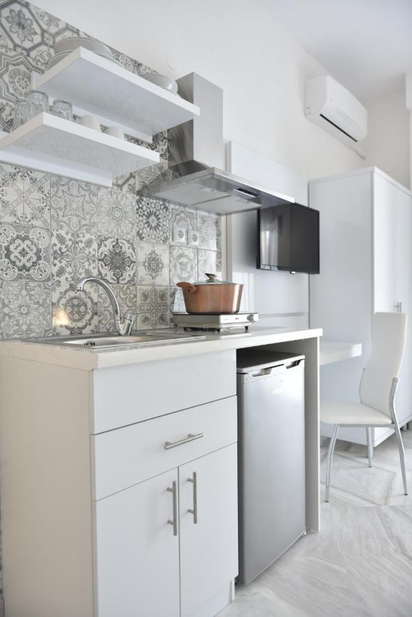 Ilion Luxury Studios 아스프로발타 외부 사진